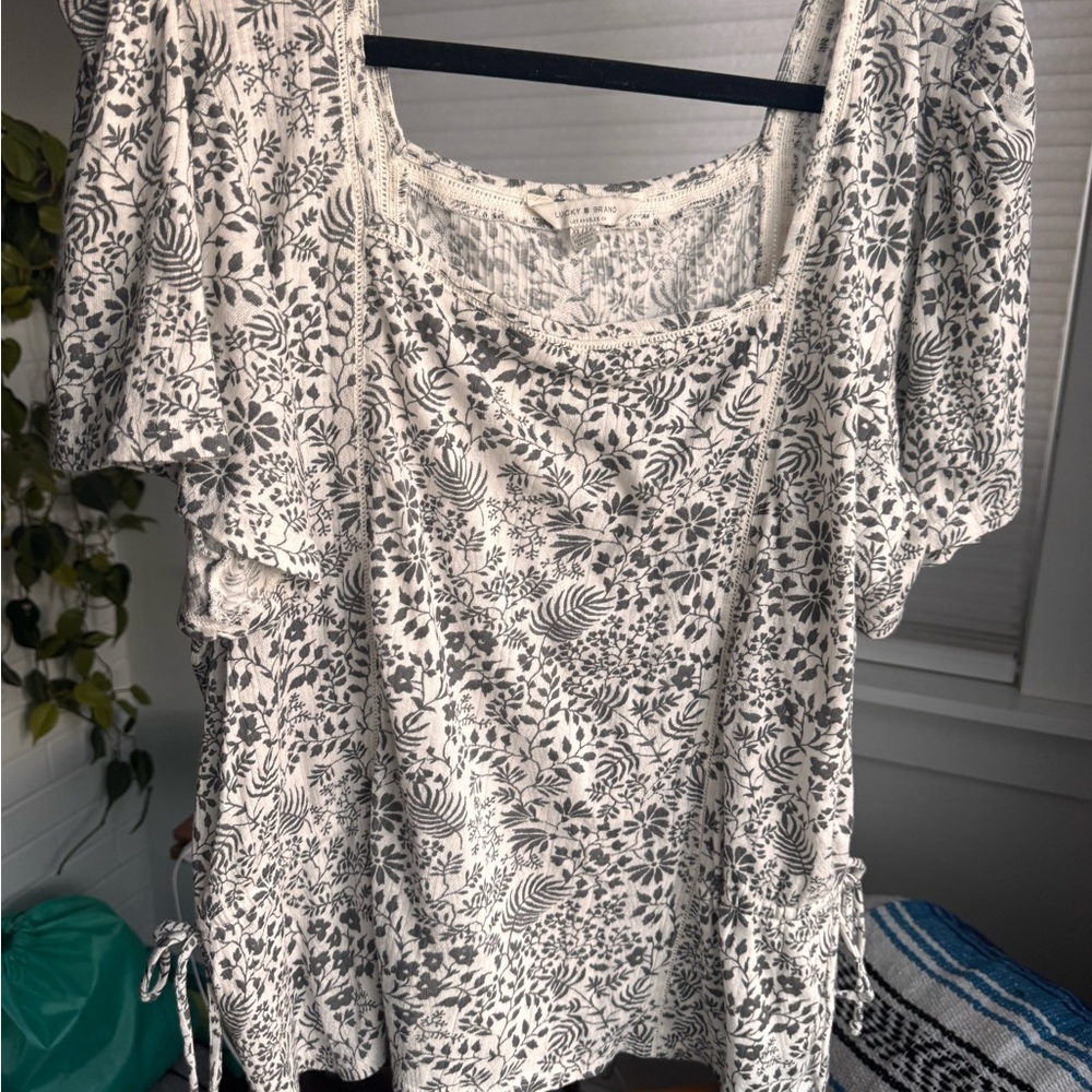 Lucky Brand White Top with Gray Floral Print